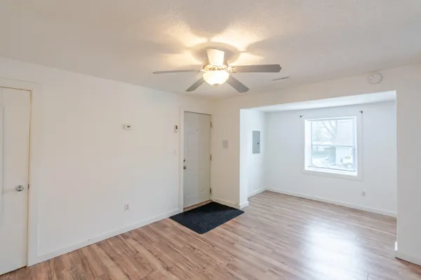 $950 | 361 Locust Street, Unit 3, Valparaiso, IN 46383