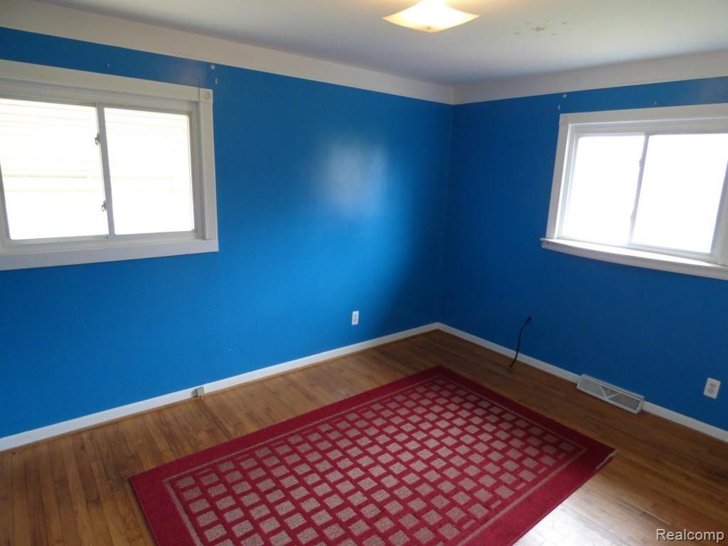 2285 East Maple Road Milford, MI 48381 - Photo 8 of 27 P1090680.jpg