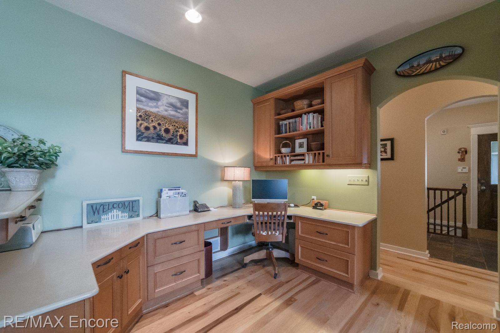 5903 Oakhill Road Clarkston, MI 48348 - Photo 17 of 72 Mini office or homework station