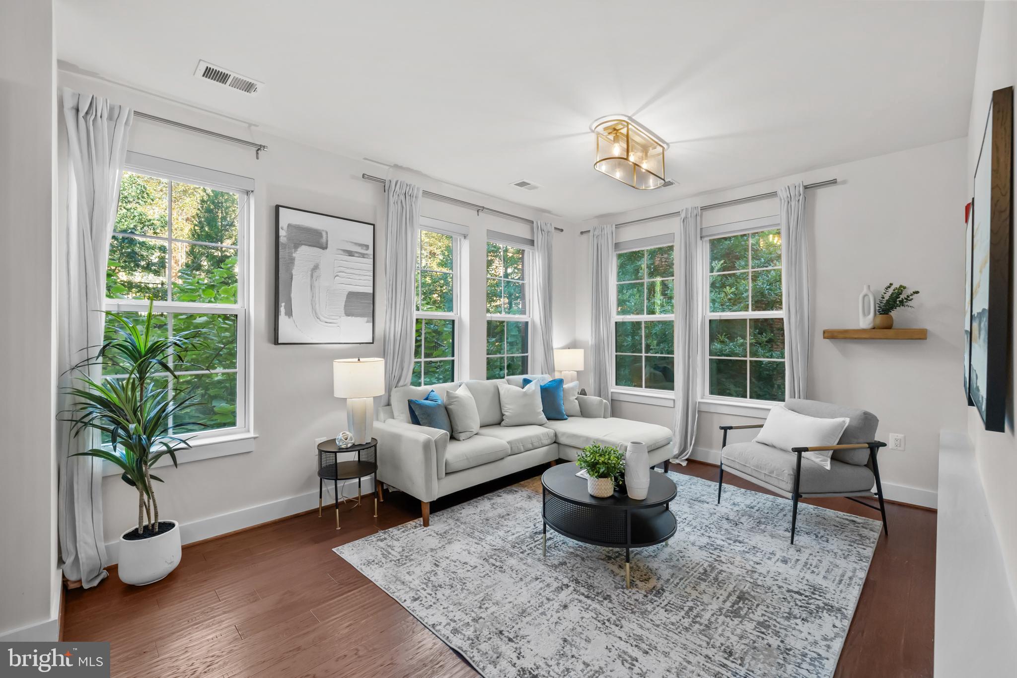 1411 Key Boulevard, Unit 304 Arlington, VA 22209 - Photo 15 of 57 a living room with furniture and a potted plant