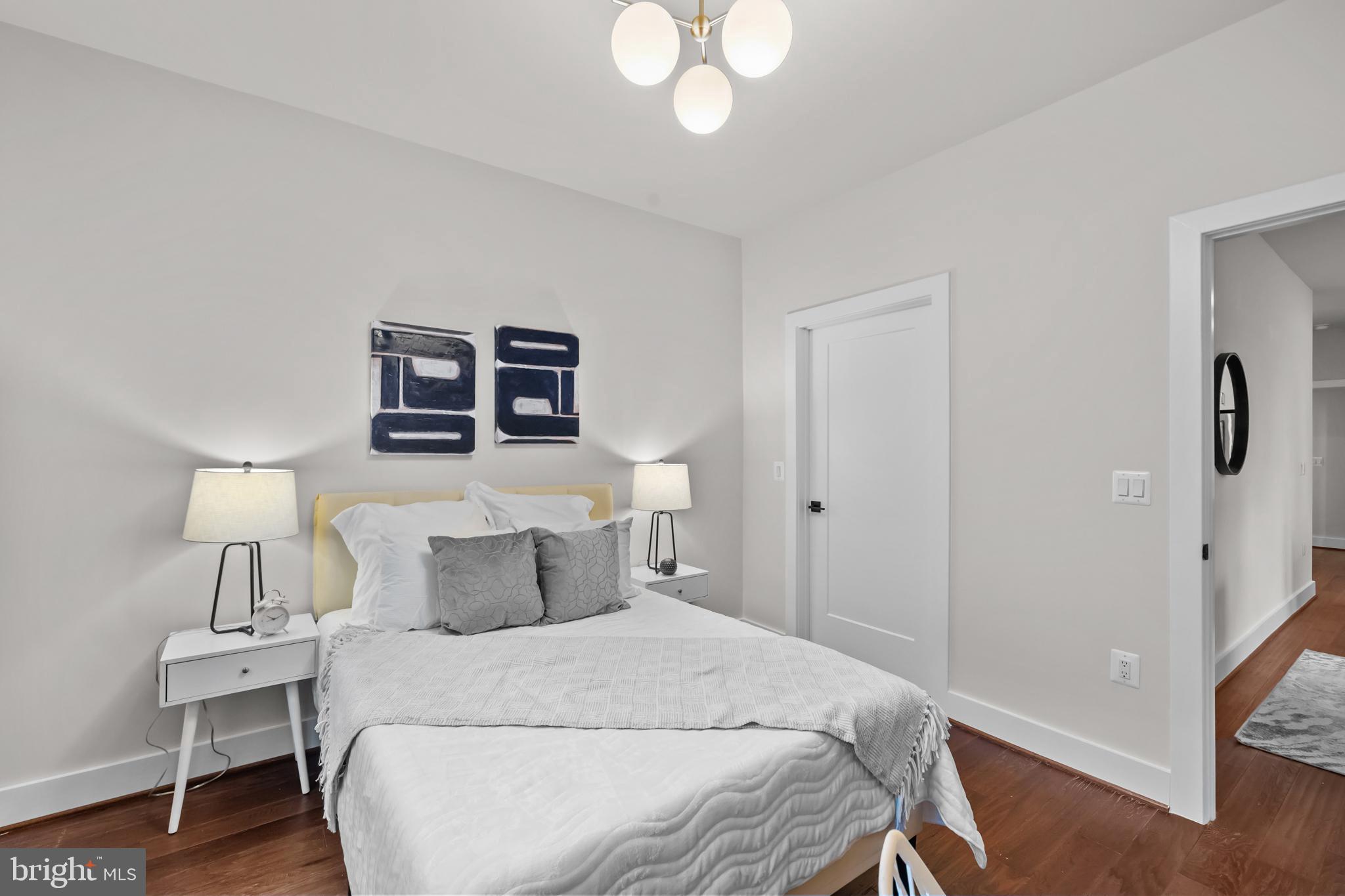 1411 Key Boulevard, Unit 304 Arlington, VA 22209 - Photo 18 of 57 a bedroom with a bed and a lamp