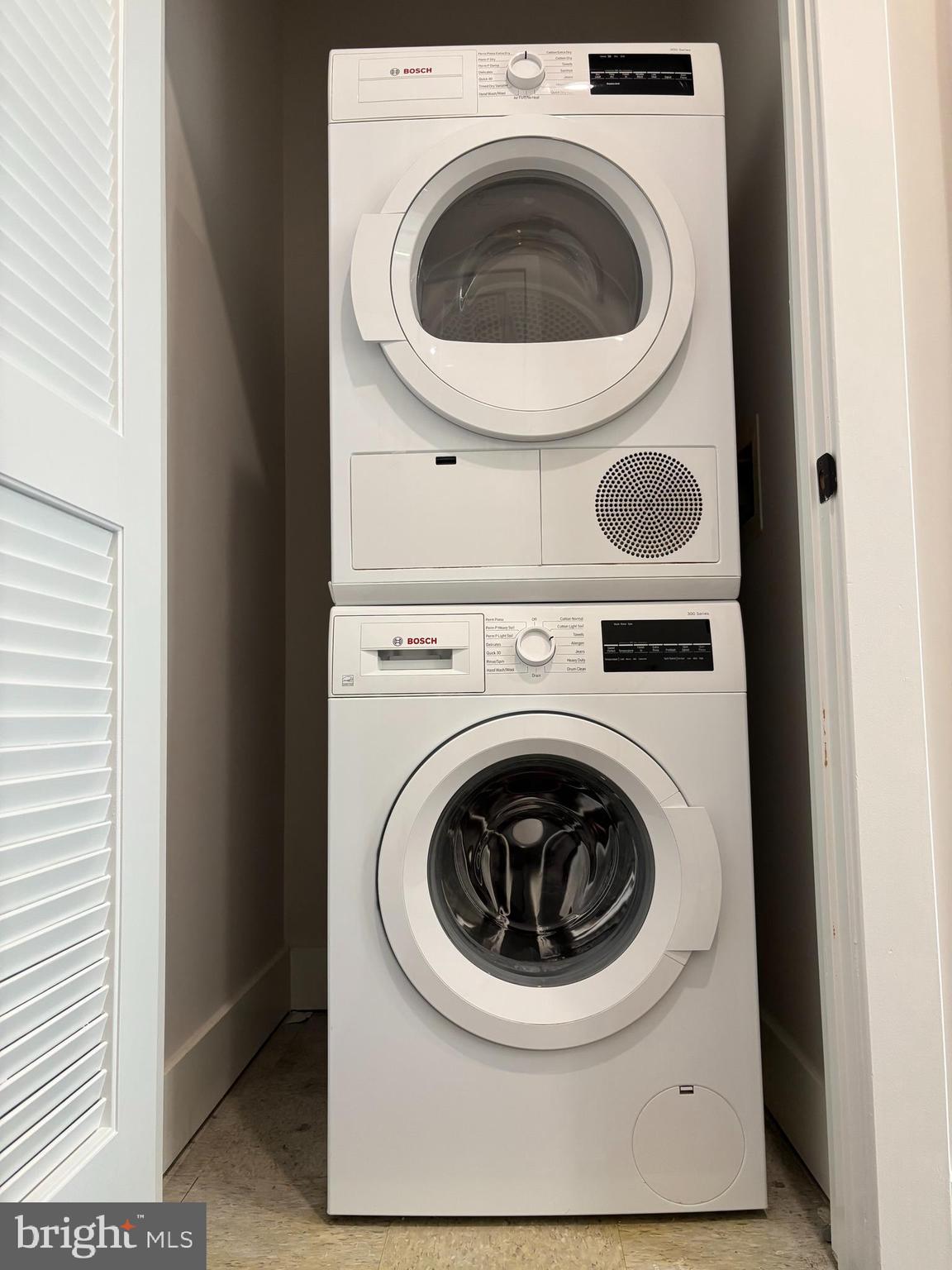 1411 Key Boulevard, Unit 304 Arlington, VA 22209 - Photo 33 of 57 a utility room with dryer and washer