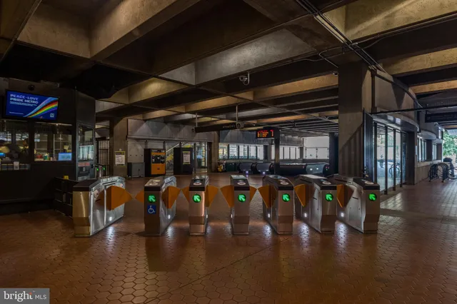 $899,900 | 1411 Key Boulevard, Unit 304, Arlington, VA 22209