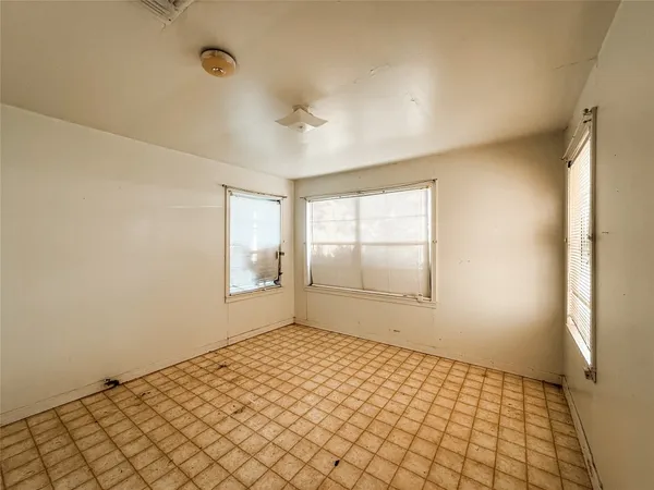 $130,000 | 1002 Neiser Lane, Weimar, TX 78962