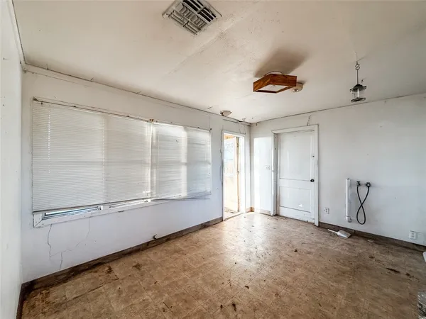 $130,000 | 1002 Neiser Lane, Weimar, TX 78962