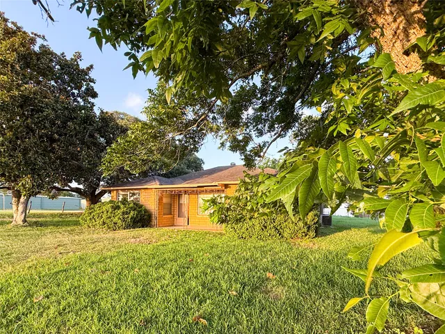 $175,000 | 1002 Neiser Lane, Weimar, TX 78962