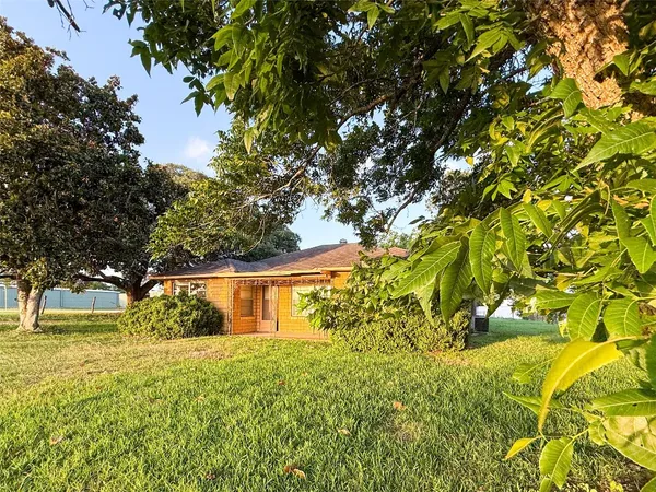 $130,000 | 1002 Neiser Lane, Weimar, TX 78962