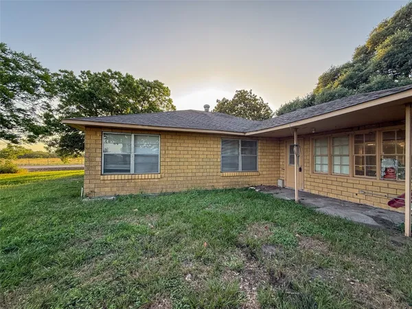 $130,000 | 1002 Neiser Lane, Weimar, TX 78962