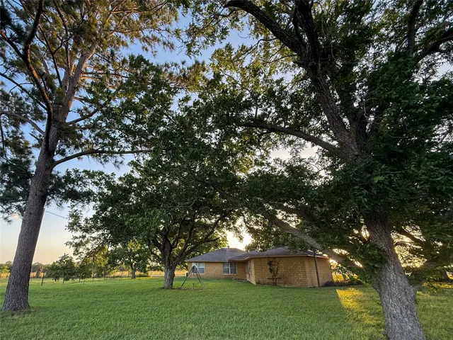 $175,000 | 1002 Neiser Lane, Weimar, TX 78962