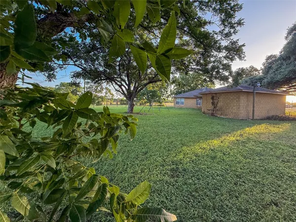 $130,000 | 1002 Neiser Lane, Weimar, TX 78962
