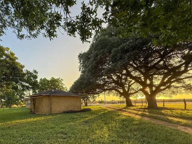 $175,000 | 1002 Neiser Lane, Weimar, TX 78962