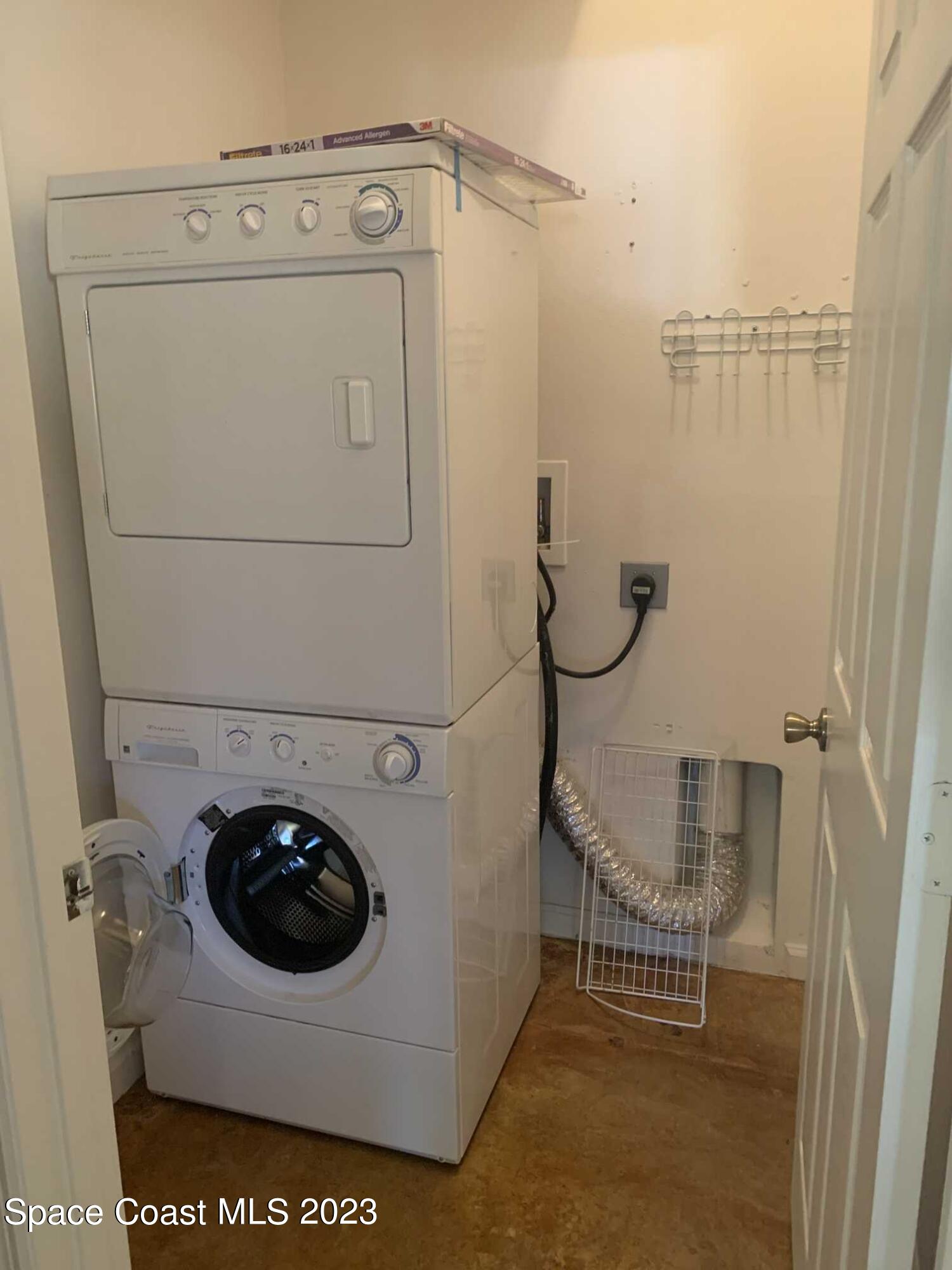 1030 Luminary Circle, Unit 106 Melbourne, FL 32901 - Photo 5 of 14 a utility room with dryer and washer