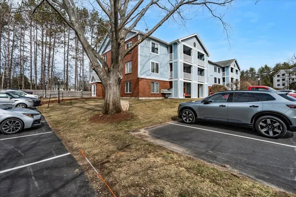 $298,000 | 2 Timberwood Drive, Unit 101, Goffstown, NH 03045