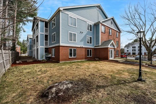 $298,000 | 2 Timberwood Drive, Unit 101, Goffstown, NH 03045