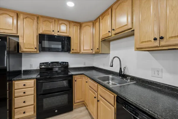 $298,000 | 2 Timberwood Drive, Unit 101, Goffstown, NH 03045