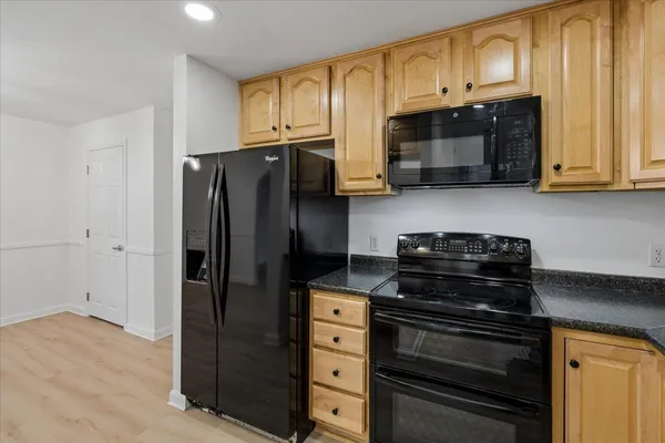$298,000 | 2 Timberwood Drive, Unit 101, Goffstown, NH 03045