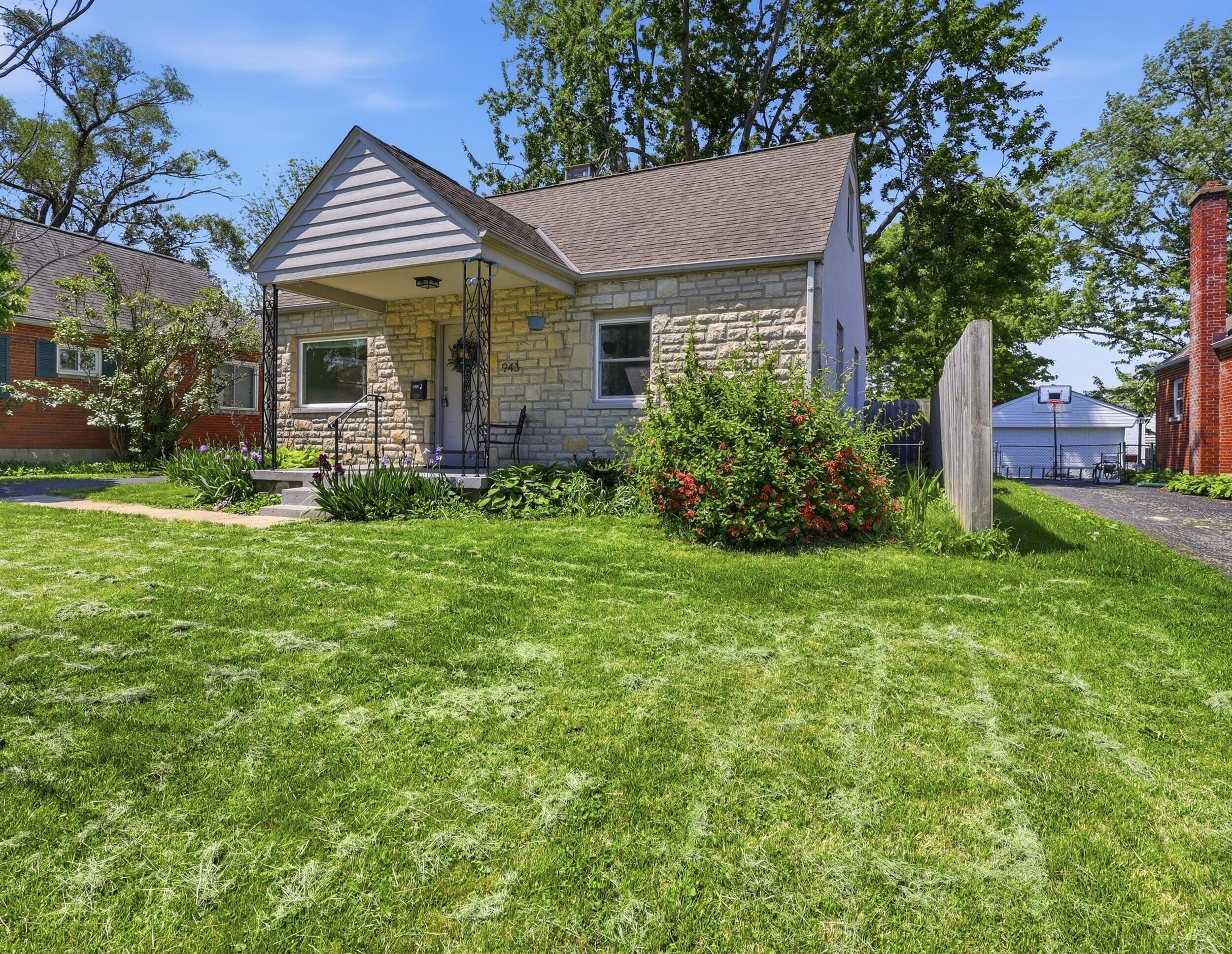 943 South Chesterfield Road Columbus, OH 43209 - Photo 2 of 31 2_072a1255
