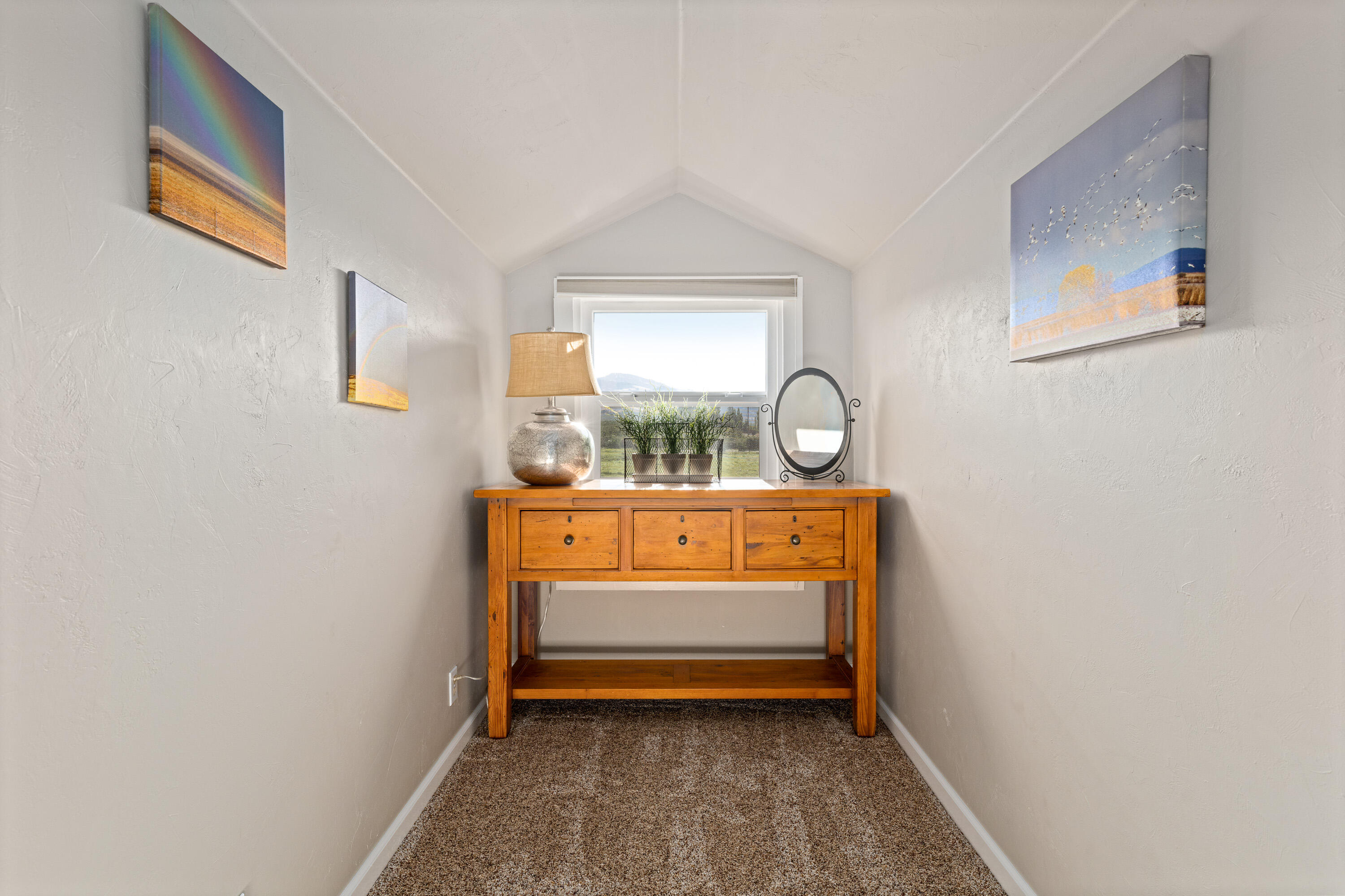 995 Suncrest Road Talent, OR 97540 - Photo 28 of 96 a view of room with window and mirror
