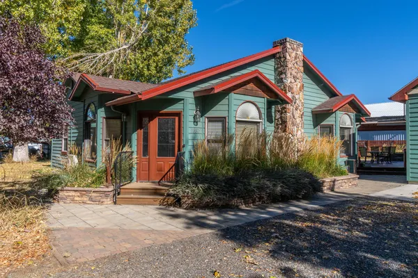 $750,000 | 1627 Southeast Lynn Boulevard, Prineville, OR 97754