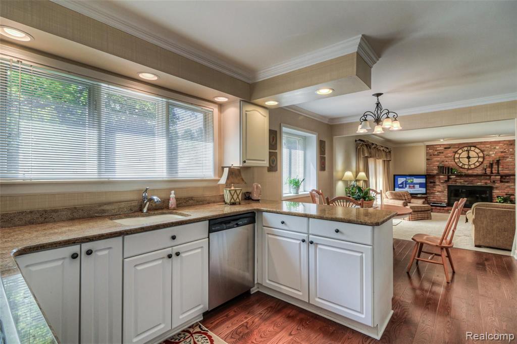 1107 Valley Stream Drive Rochester Hills, MI 48309 - Photo 17 of 50