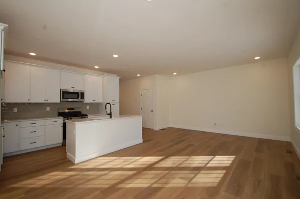 $515,000 | 7 A Dearborn Circle, Goffstown, NH 03045