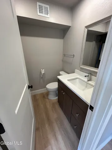 $299,000 | 24 Minuteman Court, Halfmoon, NY 12065