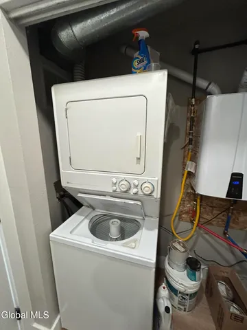 $299,000 | 24 Minuteman Court, Halfmoon, NY 12065