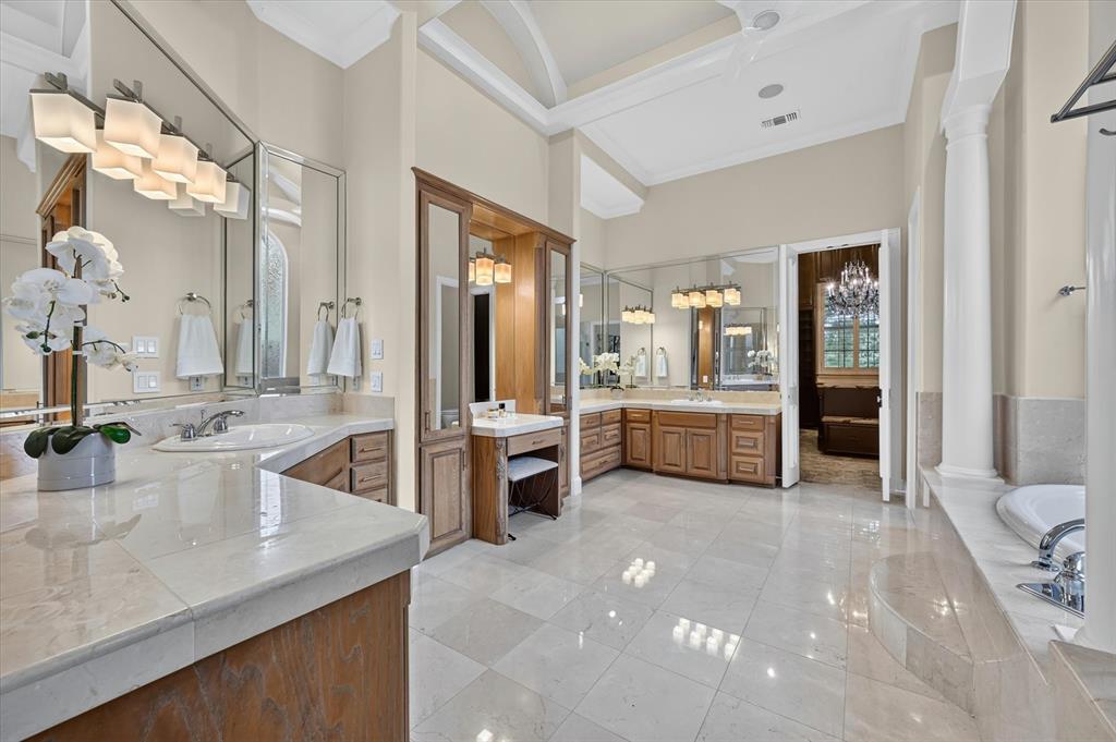 6416 Riverside Drive Plano, TX 75024 - Photo 20 of 35 Bathroom