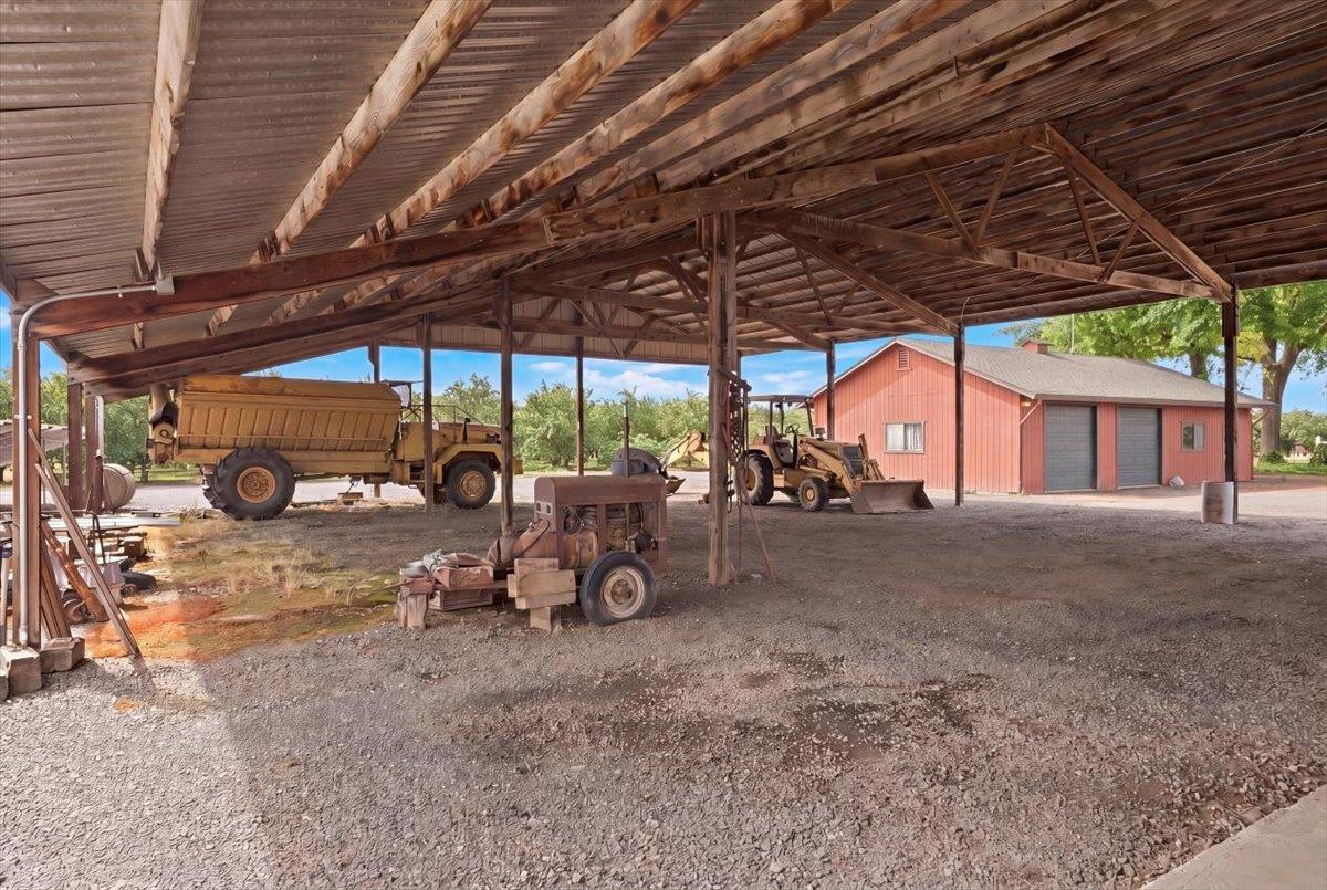 30324 Lone Tree Road Oakdale, CA 95361 - Photo 53 of 74 a view of a big room with porch