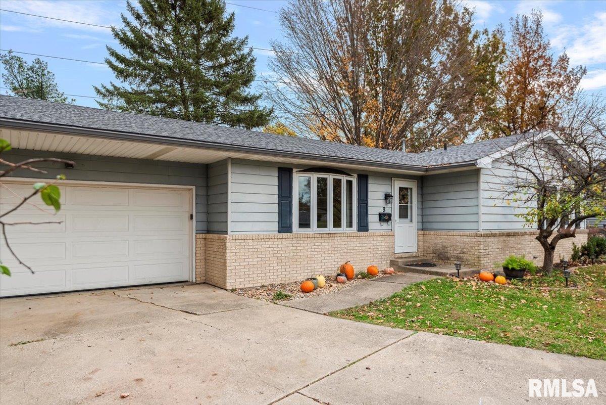 9 Bonnie Brook Road Chatham, IL 62629 - Photo 2 of 25 Gallery Image 2