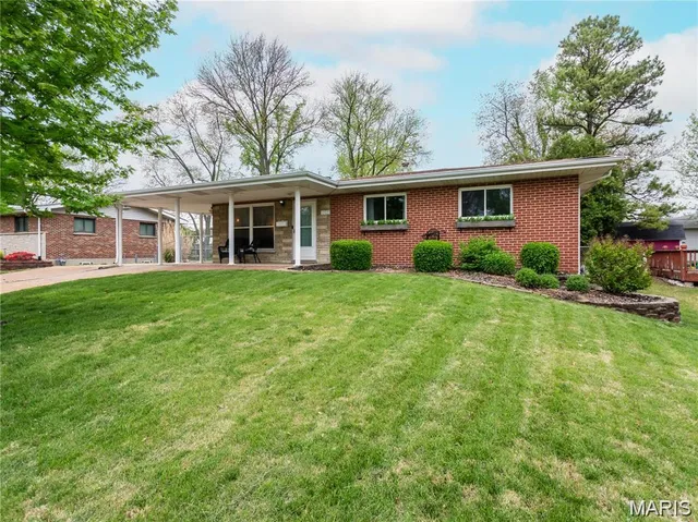$209,900 | 1725 Gerald Drive, Florissant, MO 63031