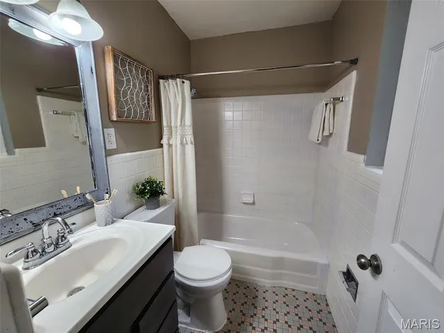 $209,900 | 1725 Gerald Drive, Florissant, MO 63031