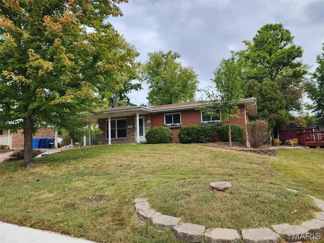 $209,900 | 1725 Gerald Drive, Florissant, MO 63031