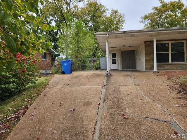 $209,900 | 1725 Gerald Drive, Florissant, MO 63031