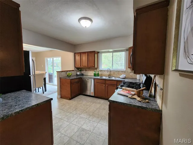 $209,900 | 1725 Gerald Drive, Florissant, MO 63031