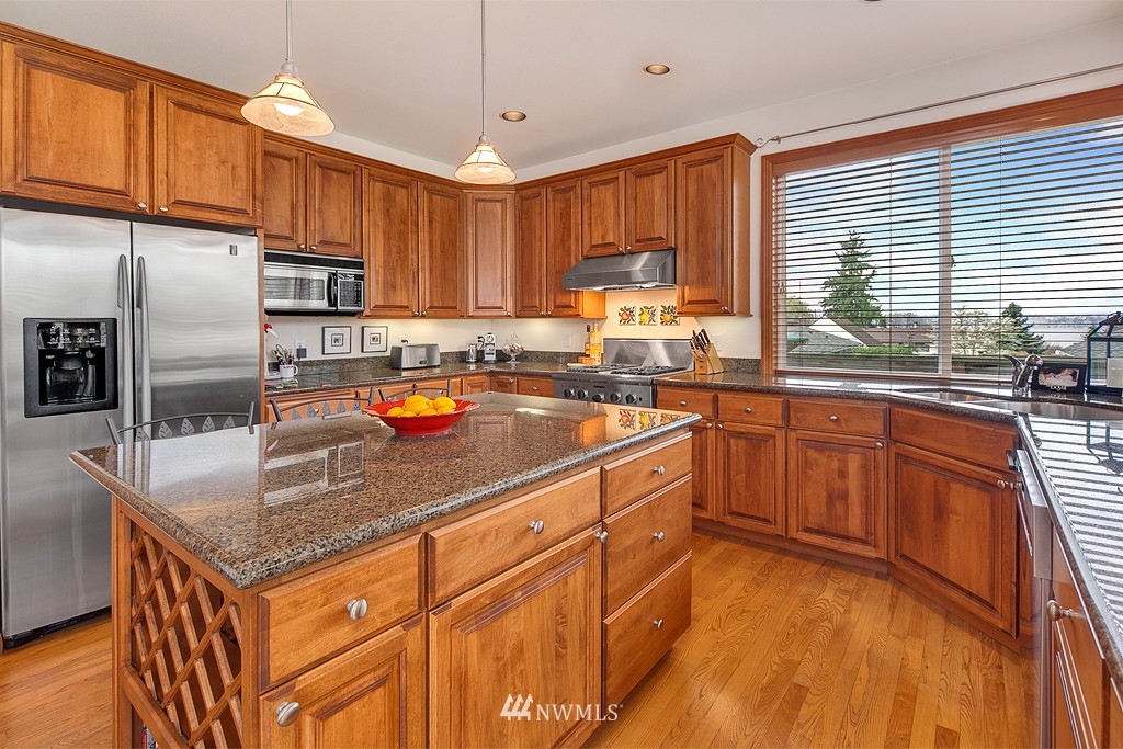 1028 North 32nd Street Renton, WA 98056 - Photo 4 of 15 Gallery Image 4