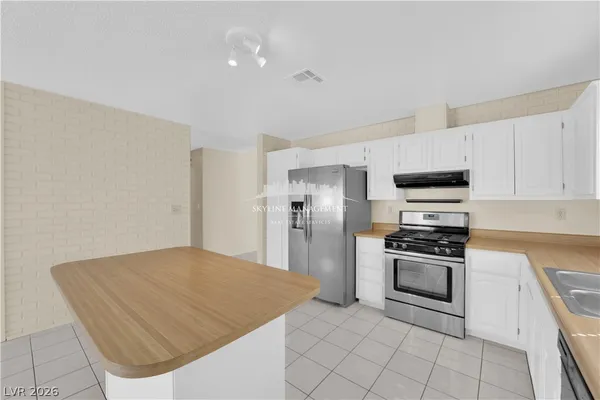 $2,250 | 6608 Silverstream Avenue, Las Vegas, NV 89107