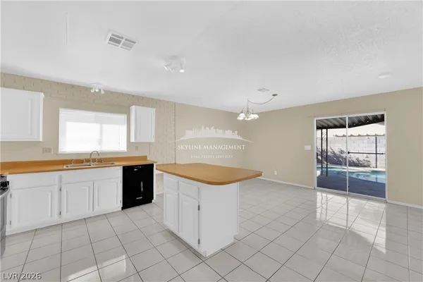 $2,250 | 6608 Silverstream Avenue, Las Vegas, NV 89107