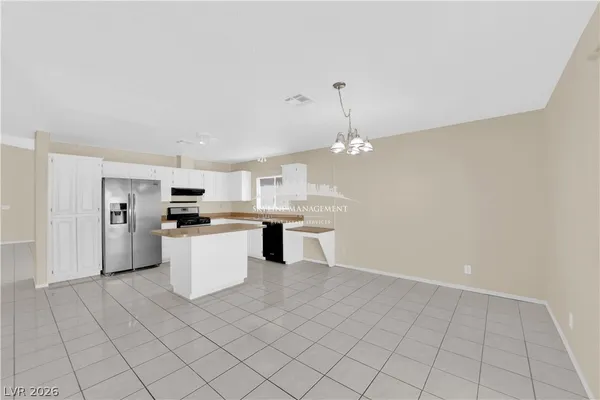 $2,250 | 6608 Silverstream Avenue, Las Vegas, NV 89107