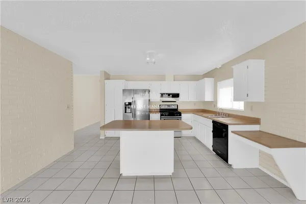 $2,250 | 6608 Silverstream Avenue, Las Vegas, NV 89107