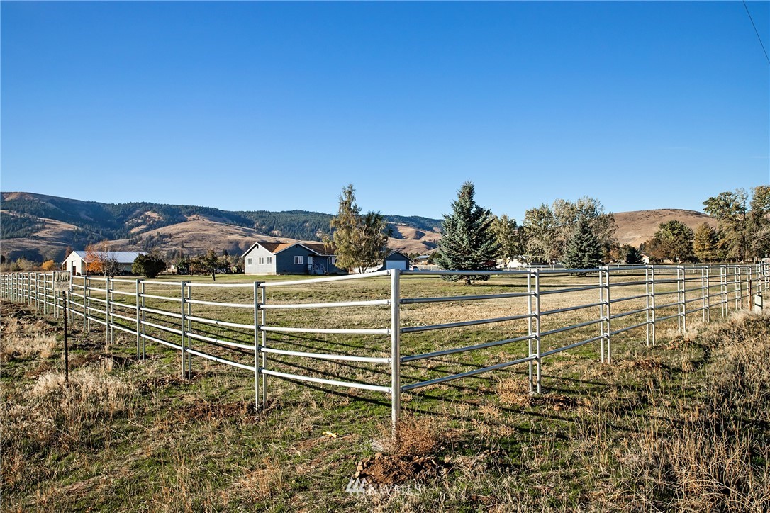 6030 Hanson Road Ellensburg, WA 98926 - Photo 1 of 32 Gallery Image 1