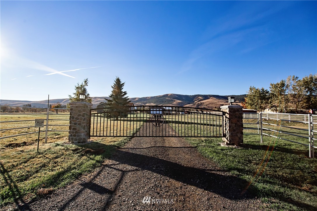 6030 Hanson Road Ellensburg, WA 98926 - Photo 3 of 32 Gallery Image 3
