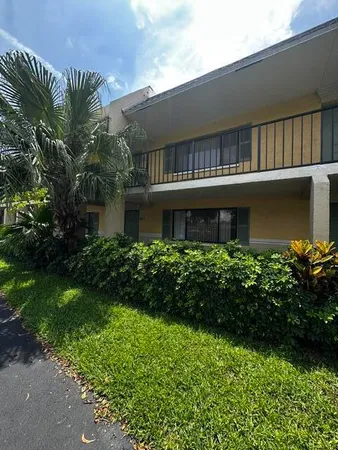 $159,000 | 704 Meadows Circle, Unit 704, Boynton Beach, FL 33436