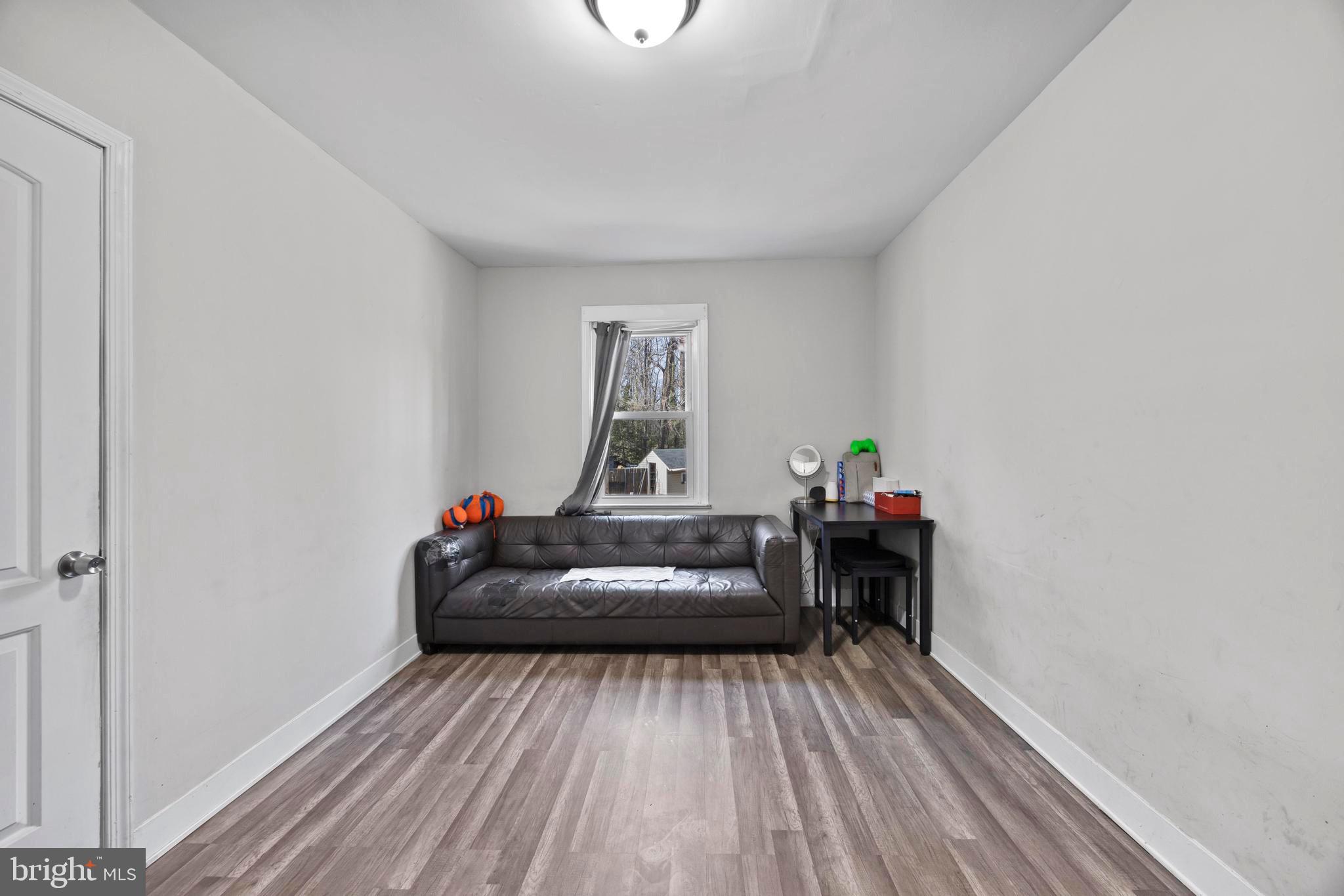 452 Kyle Road Crownsville, MD 21032 - Photo 21 of 46 a living room with furniture and a window