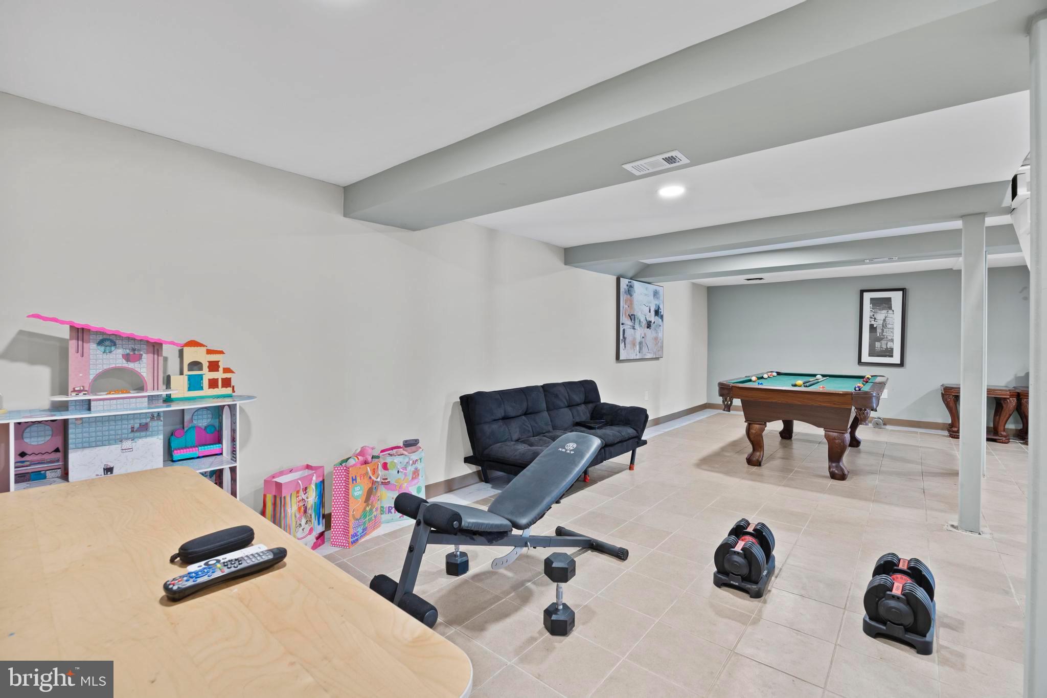 452 Kyle Road Crownsville, MD 21032 - Photo 38 of 46 a living room with furniture