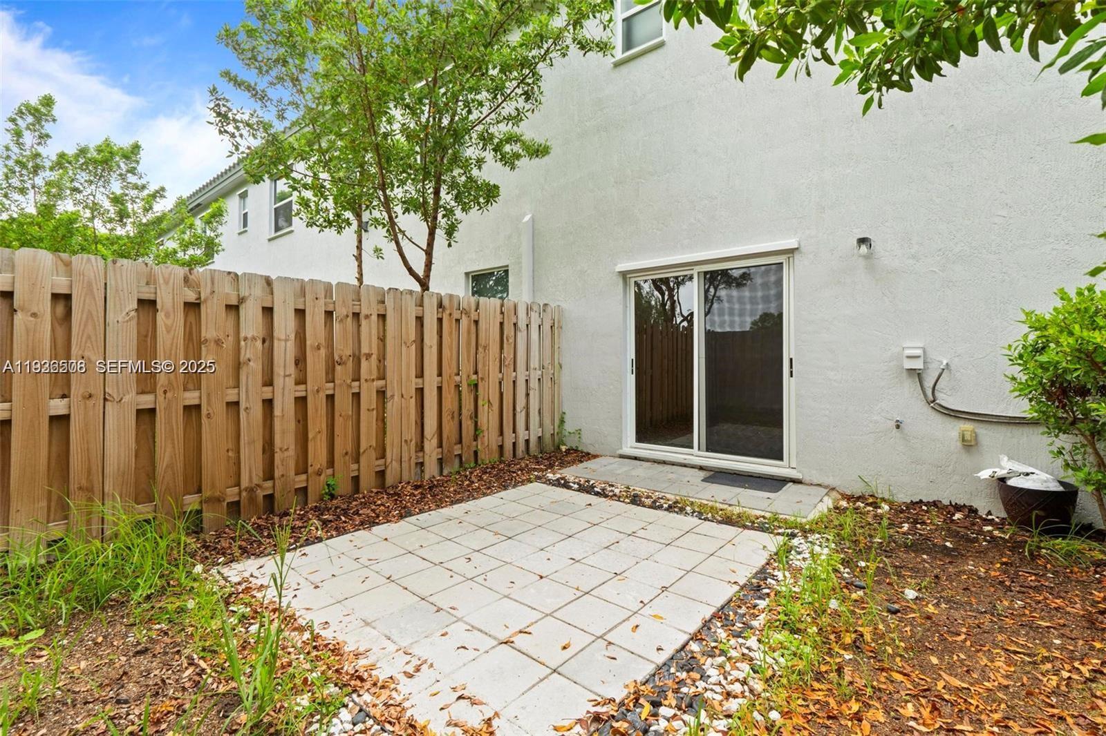 2668 Southeast 19th Street Homestead, FL 33035 - Photo 28 of 37 a view of a backyard of the house