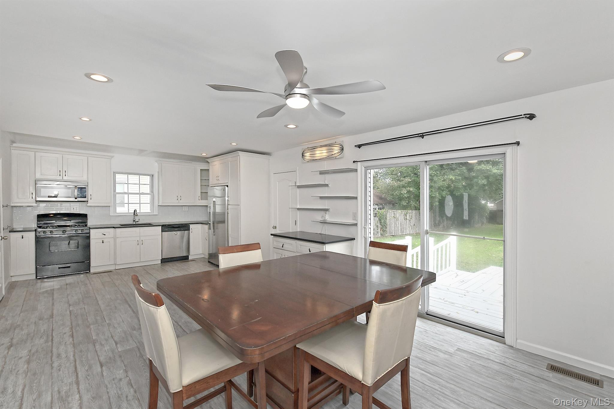 167 Rider Avenue Patchogue, NY 11772 - Photo 9 of 33 Gallery Image 9