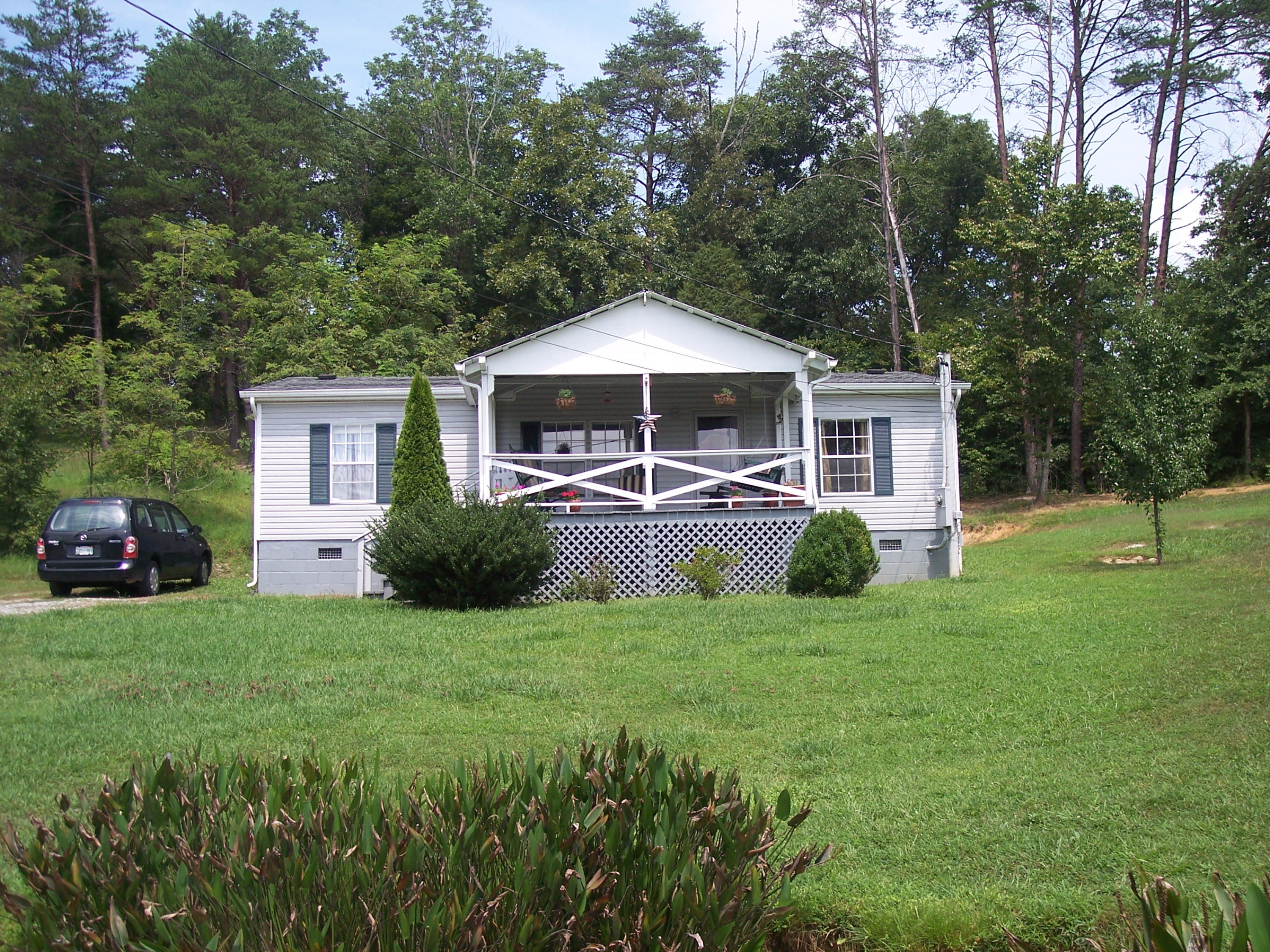 1014 Satterfield Road Maynardville, TN 37807 - Photo 1 of 19 100_5646
