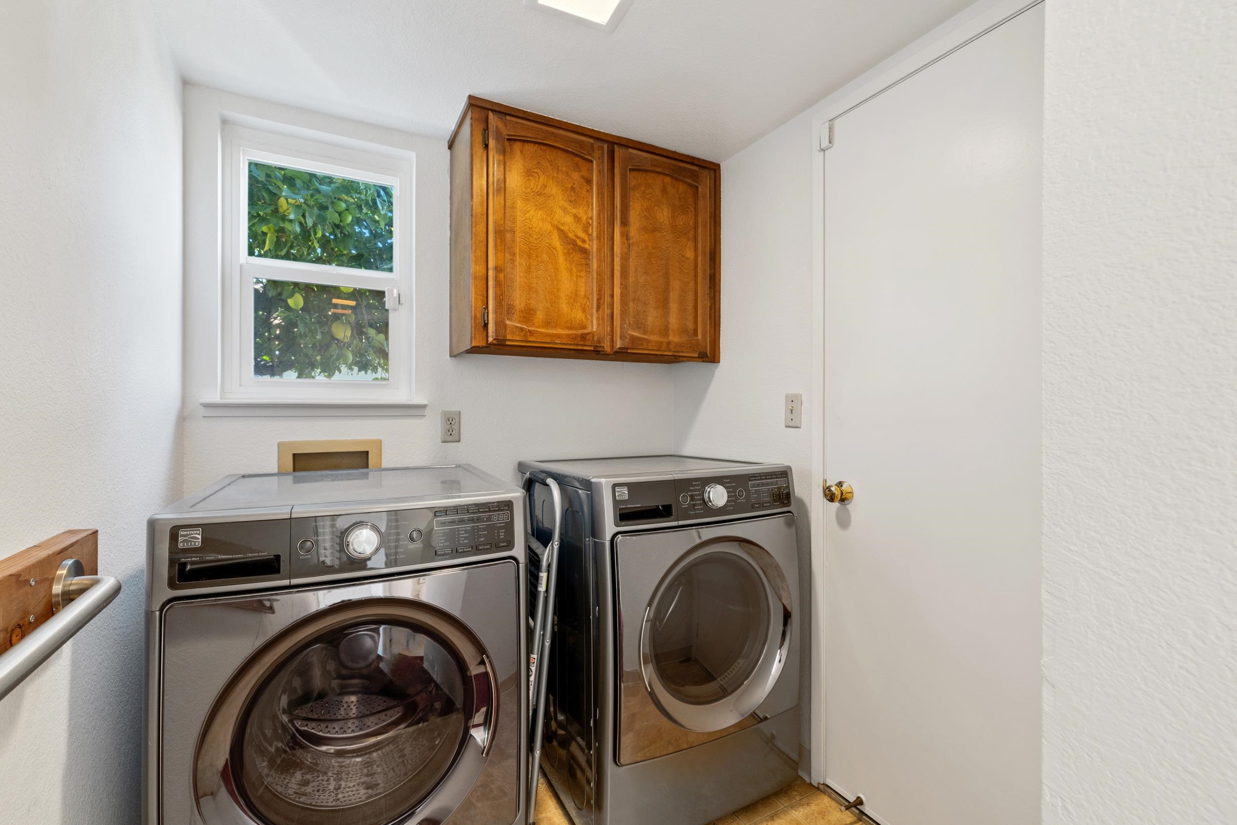 2832 Filbert Street Antioch, CA 94509 - Photo 20 of 40 a utility room with dryer and washer