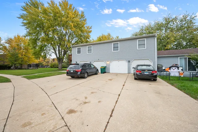 $199,000 | 1606 East Stonehenge Drive, Sycamore, IL 60178